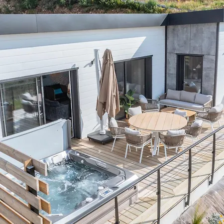 La Villa de Pen ar Menez terre&mer avec spa-2
